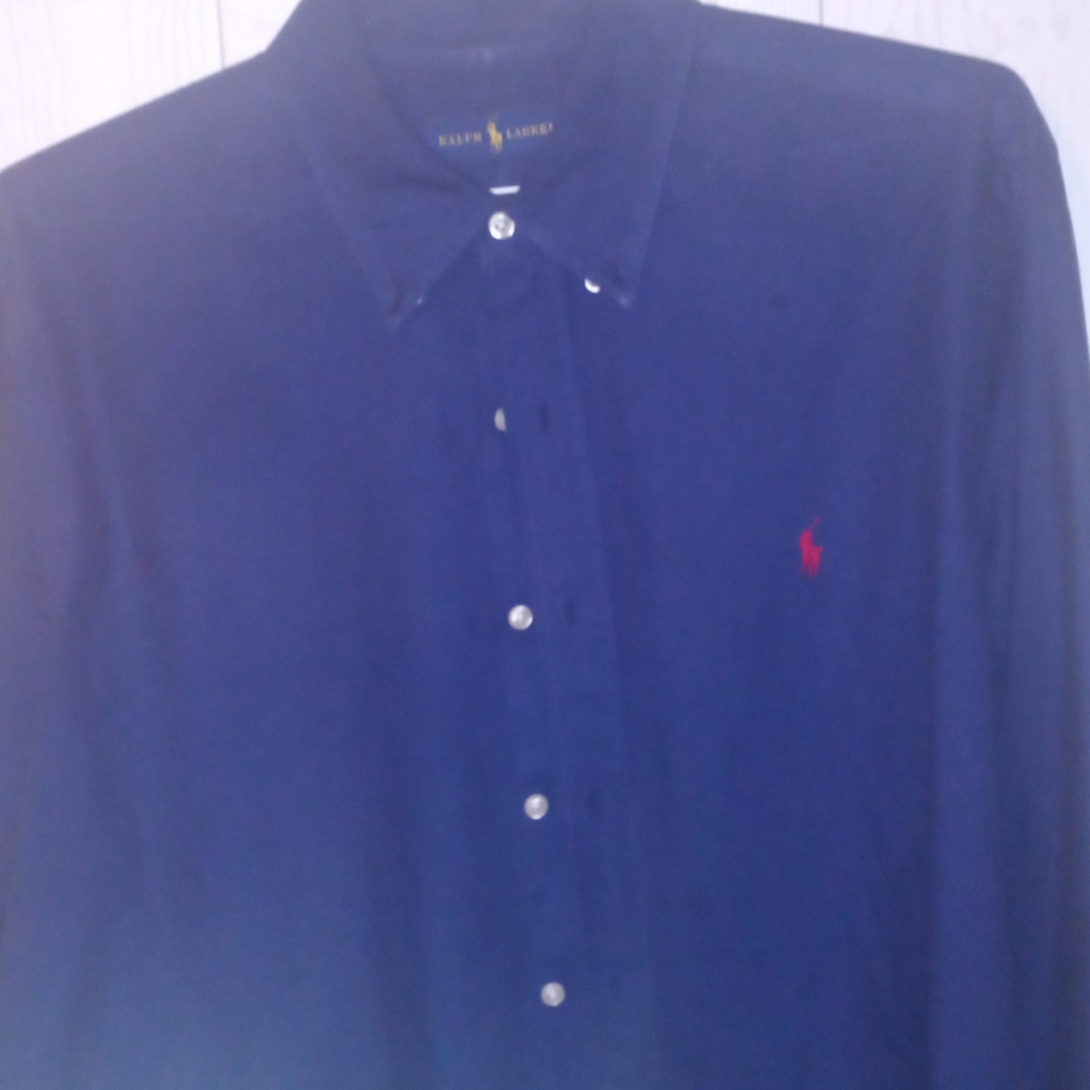 Beautiful Ralph Lauren polo size large no rips or